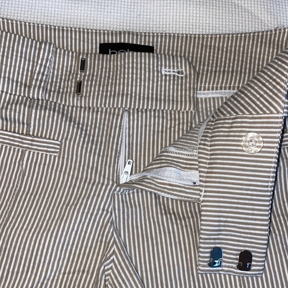 Bebe Woman’s Striped Shorts Size 2 - Picture 4 of 12